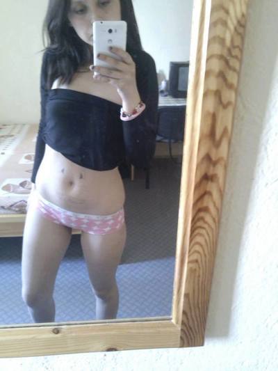 Ashlynn, 19 in Virginia | Younger Adult Woman, Older Men