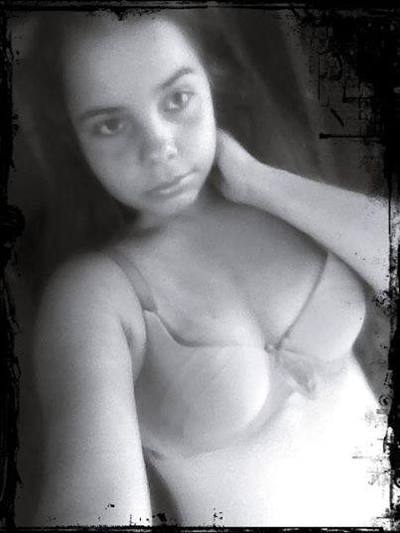 Bobbie, 23 in Ohio | Younger Adult Woman, Older Men