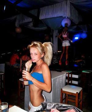 Macey (18), Pennsylvania | Local Discreet Adult Connection