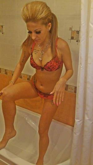 Yasmin (18) in Los Angeles, CA, adult profile photo