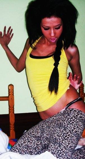 Meet Mikaela (28) from Ontario | Explicit Casual Dating