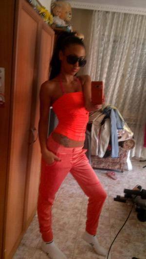 Meet Paula (19) from Alberta | Explicit Casual Dating