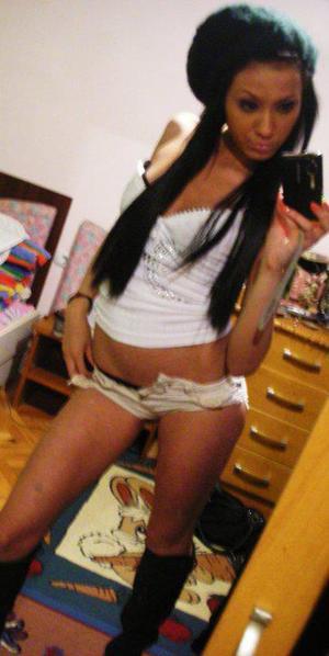 Wenona from Iowa is looking for adult webcam chat