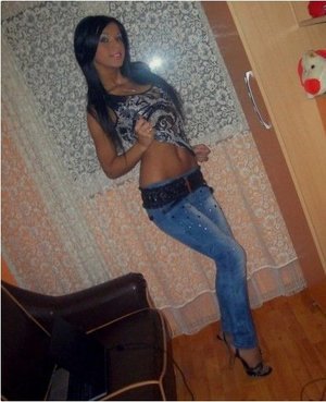 Cammy from Illinois is looking for adult webcam chat