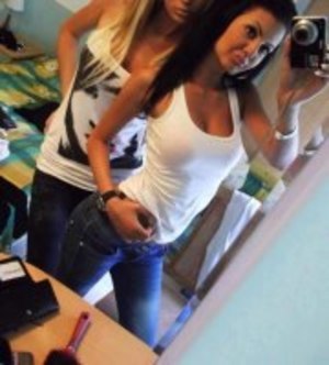 Tama from Minnesota is looking for adult webcam chat