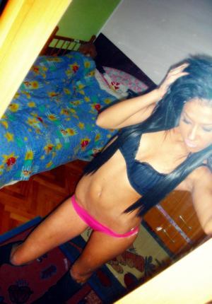Carlie from Oregon is looking for adult webcam chat