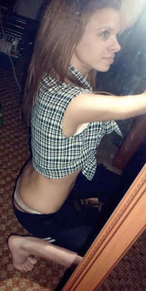 Elouise from Oklahoma is looking for adult webcam chat