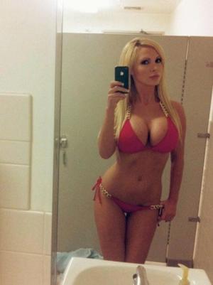 Leanora from North Carolina is looking for adult webcam chat