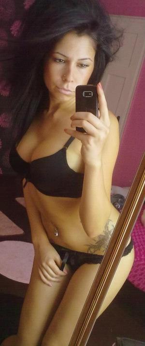 Karon from Hawaii is looking for adult webcam chat